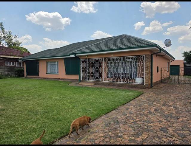 3 BEDROOM HOUSE FOR SALE IN SONLAND PARK